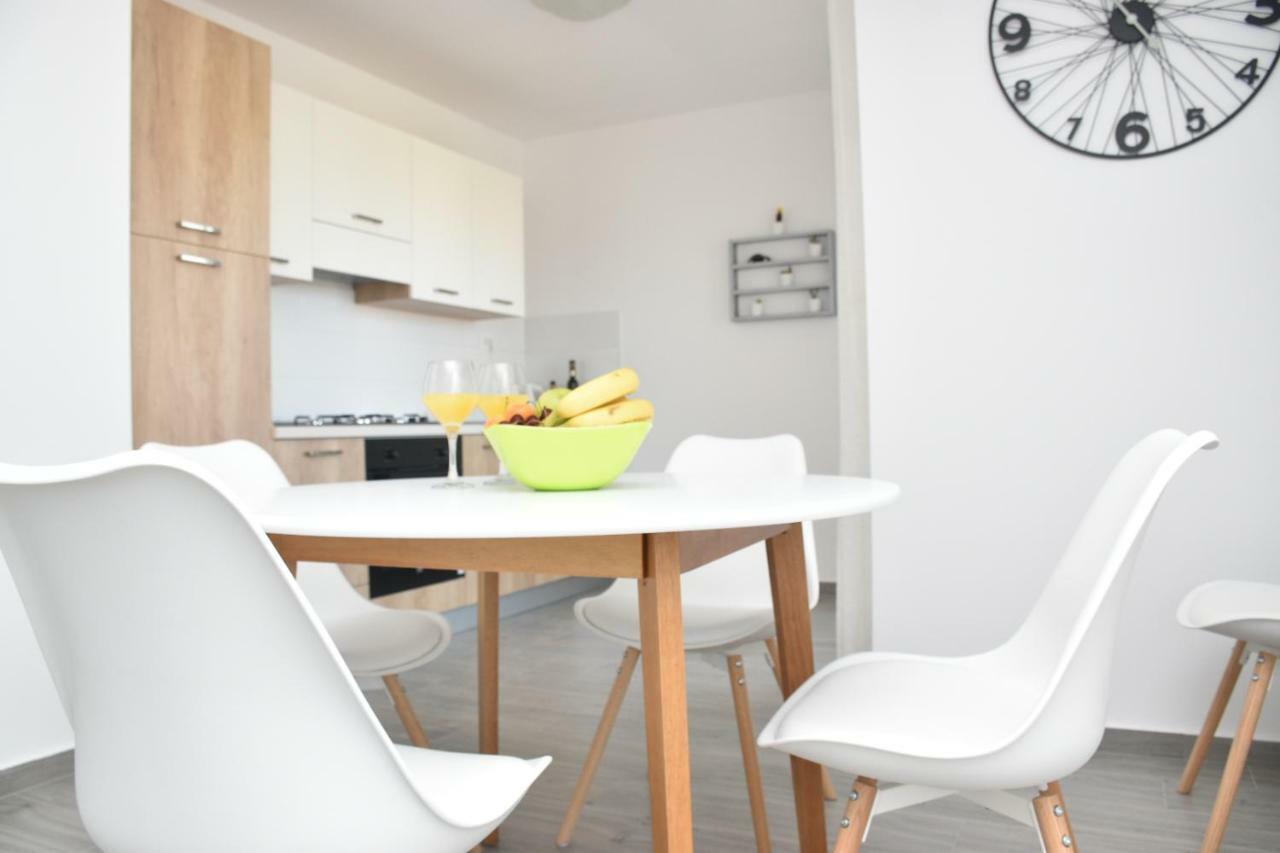 Apartments Mino Razanac Bagian luar foto