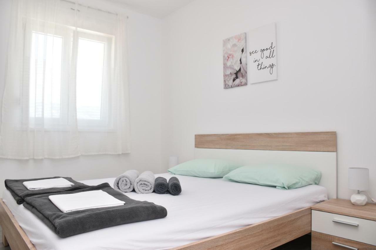 Apartments Mino Razanac Bagian luar foto
