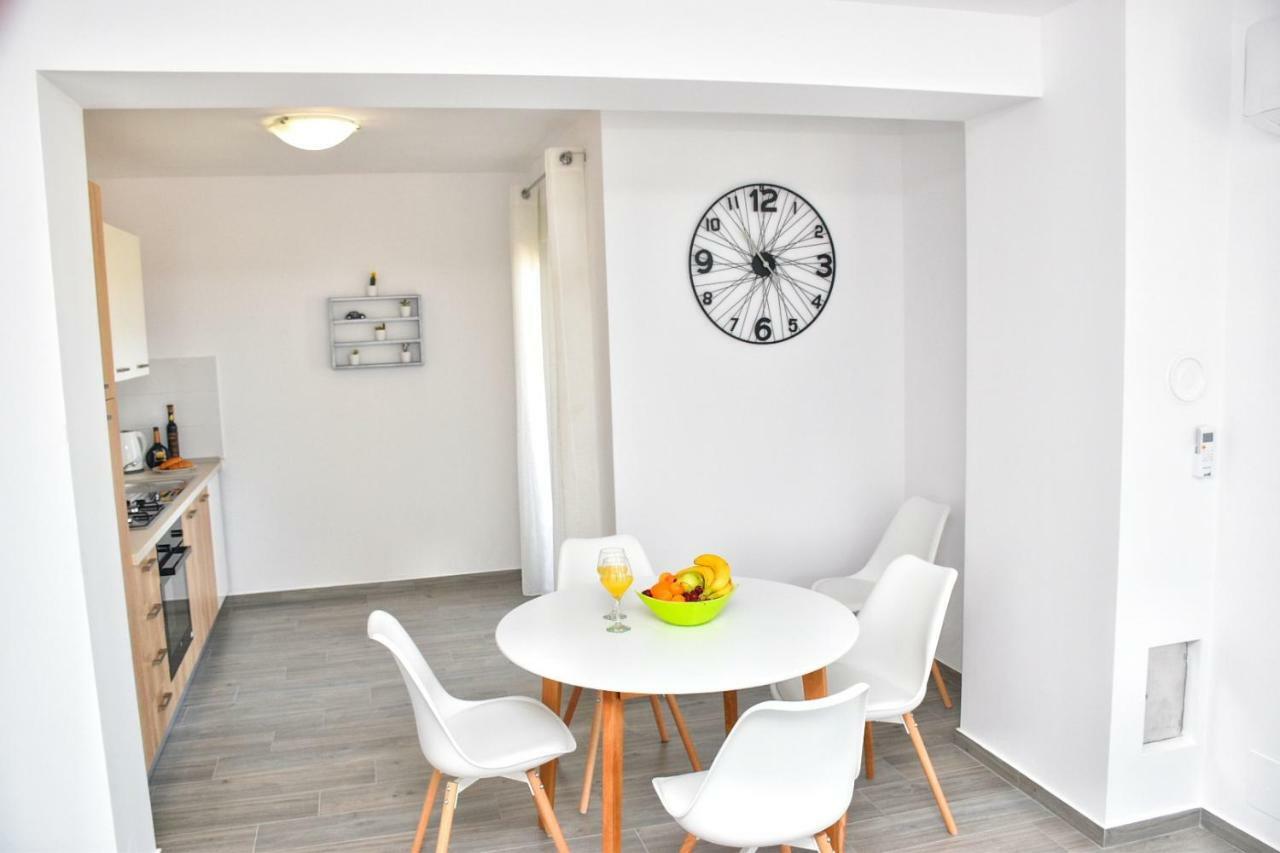 Apartments Mino Razanac Bagian luar foto